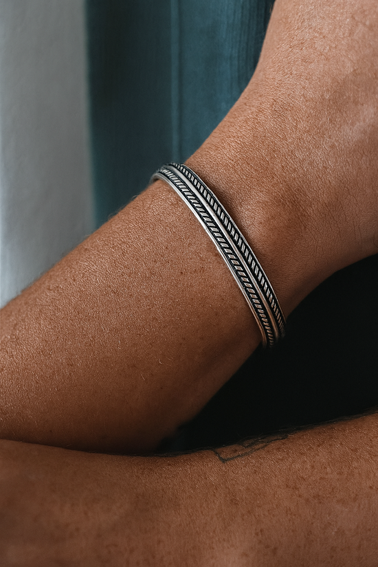 The Torque Band – Twisted Chain-Style Bangle